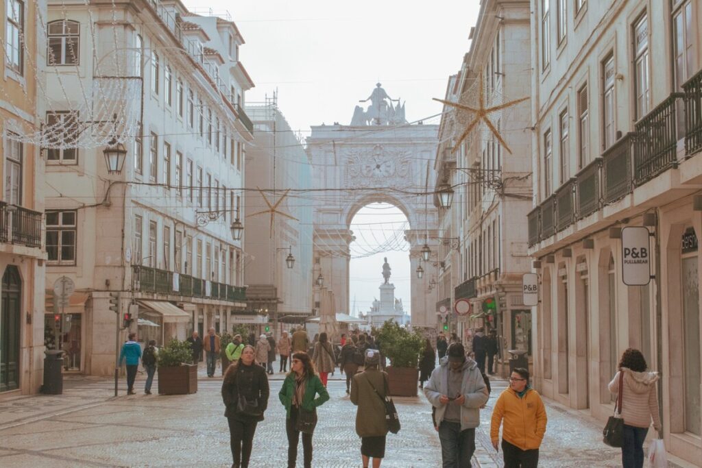 wandelaars in Lissabon