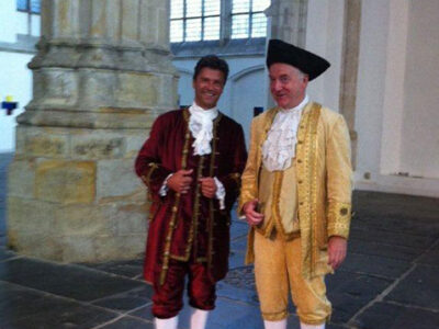 Luis en Cees in de Oude Kerk Amsterdam