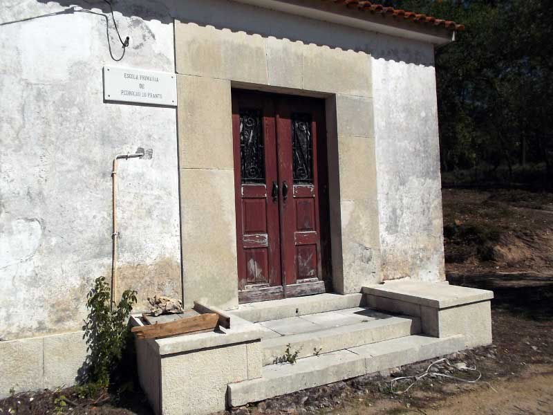 school in Portugal voordeur