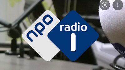 Logo van NPO radio 1, de belangrijkste nieuwsomroep van Nederland