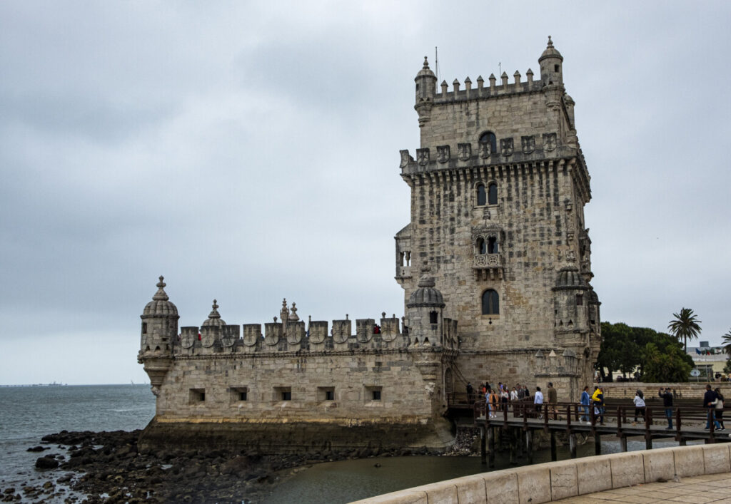 Wat te doen in Lissabon? In elk geval de Torre en de wijk Belem, een voorstad van Lissabon, bezoeken.