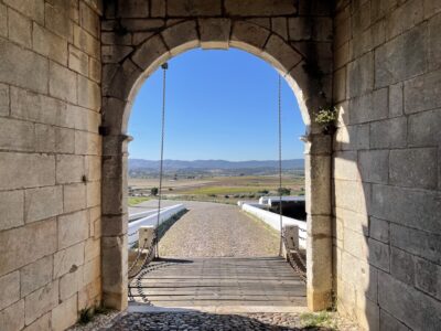 De poort waardoor je Estremoz binnenkomt.