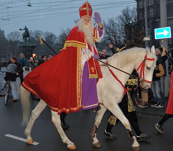 Sint op paard in den Haag