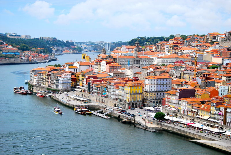 Overzichtsfoto van de stad Porto in Portugal.