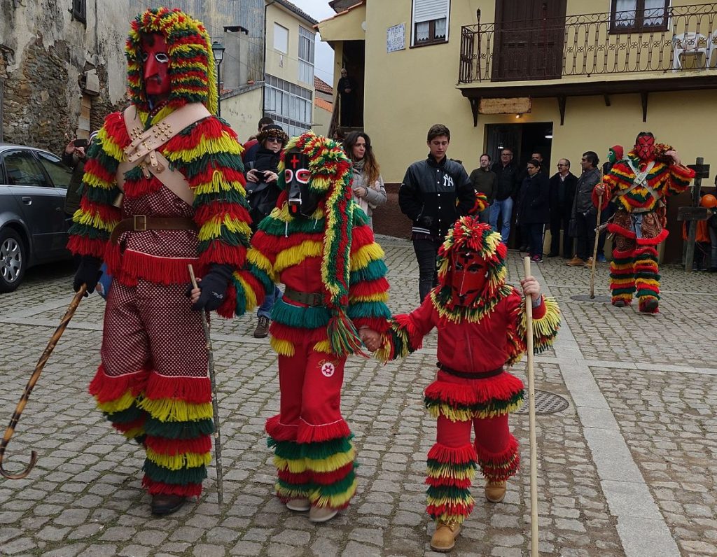 Facanitos , de jongere generatie imiteert de caretos. Foto Joseolgon.